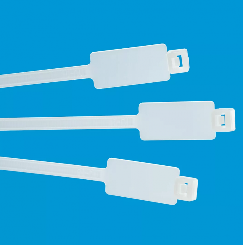 Cinchos de Cuentas Imagen de un cincho de cuentas con etiqueta.