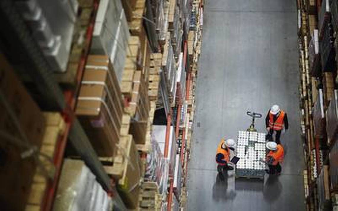 Imagen de empleados en una empresa de manufactura.