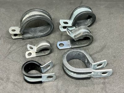 Imagen de amarradoras metálicas.